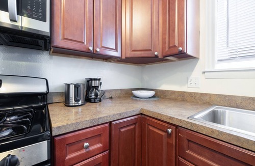 Hartford Apartment | Private, simple and relaxed urban apartment near everything with a large kitchen