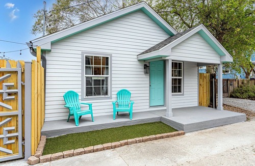 Freret House | Private Uptown Cottage! Walk to Freret, Tulane & St. Charles Street Car