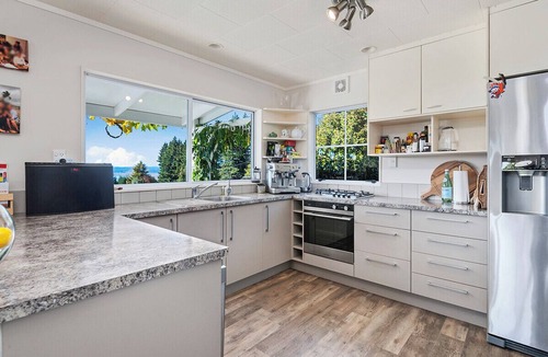 Mount Ruapehu Ski Area Cottage | Pukawa Country Retreat - Hot Tub and Outdoor Fires