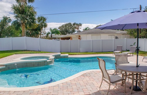 Silk Oaks House | Quaint Ormond By the Sea House - short walk to Beach