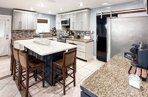 Kenner - Louis Armstrong International Airport House | Quiet home in Kenner with AC, WiFi. Mins from everything/Airport, NOLA