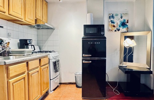 Lower East Side Apartment | Quiet Studio with Kitchen in Prime Manhattan - Lower East Side