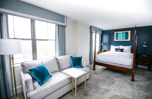 Charlotte Center City Hotel | Quiet Uptown Stay Near Local Restaurants and Cultural Spots