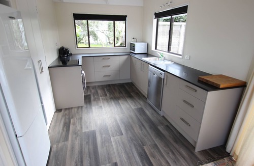 Omaha House | Quintessential Kiwi bach in the heart of Omaha