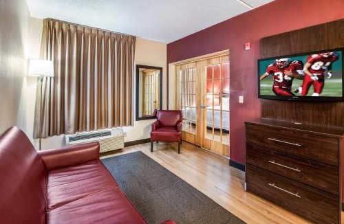 East Garden City Hotel | Red Roof Inn PLUS Long Island - Garden City