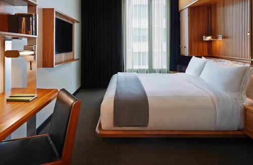 Central Park South Hotel | Relaxing Room w/Rooftop Bar Views in Midtown Manhattan – 2 Blocks to Park