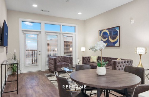 Fourth Ward Condo | Reluxme | 2BR Condo in Center City w/Spa Access