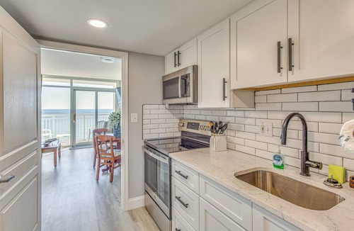 Crescent Beach Apartment | Remodeled Condo w/Hot Tub in N Myrtle Beach!