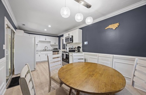 Paw Creek House | Renovated 3BR Near Uptown, Airport & Stadium