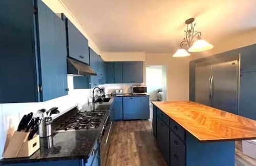 Langton House | Resort like private fenced Farm 3 acres.Pets Ok.