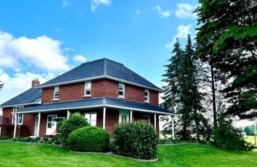 Langton House | Resort like private fenced Farm 3 acres.Pets Ok.
