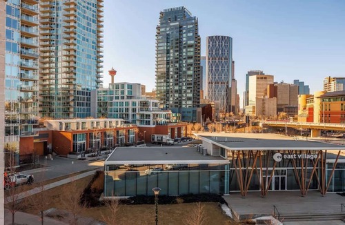 East Village Apartment | Riverfront Apartment in East Village w/Sauna
