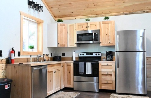 Paris Cabin | Riverfront Deer Cabin