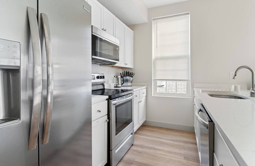 Wanskuck House | RiverLight Retreat- Relaxing Getaway- Large Group, Near Providence College