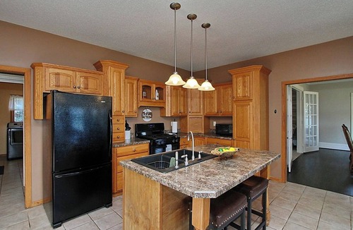 Sabula House | Riverside cozy 4-bedroom house in charming Sabula with WiFi, AC
