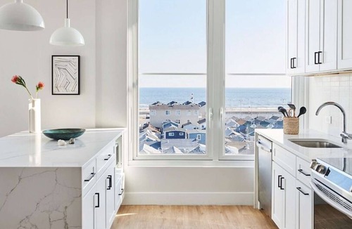 Queens Hotel | Rockaway Beach Stay | Pool. Rooftop. Dining + Spa