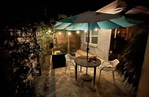 Cocoa Beach House | Romantic 1BR Cottage, 1 block from the Beach, 3 min Walk to Downtown
