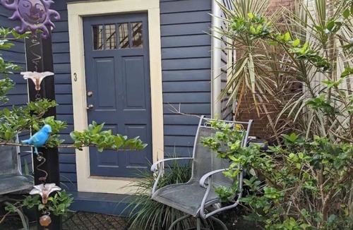 Faubourg Lafayette Apartment | Romantic Luxury Artist Cottage Near French Quarter