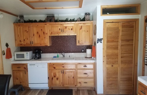 Big Bear City Cabin | Romantic Rustic Log-Cabin, Strictly For Couples or Small Families, 4-Person Max!