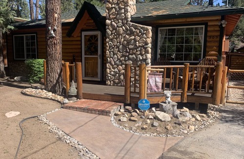 Big Bear City Cabin | Romantic Rustic Log-Cabin, Strictly For Couples or Small Families, 4-Person Max!