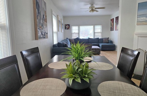 North Side House | Rustic 3 Bedroom Family Retreat in Mount Vernon, NY near metro north & highways