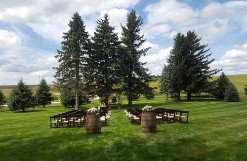 Montezuma Cabin | Rustic Barn Rental for a Rural Vacation near Des Moines, Iowa