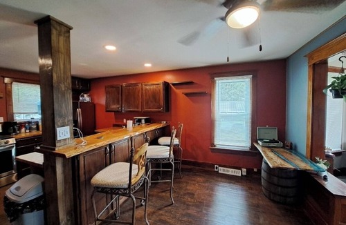 Fulton House | Rustic Charm & Cozy Comfort in Peaceful area. Family friendly pet friendly.