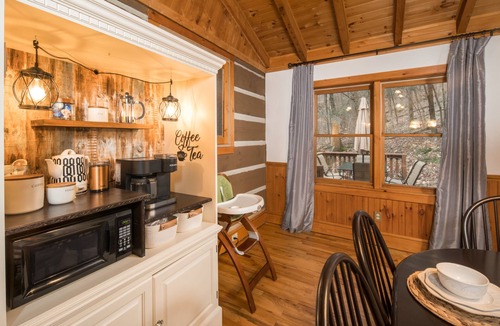 Boone Cabin | Rustic Charm with Chef Stove - Fire Pit - Hot Tub and 8 minutes to APP State