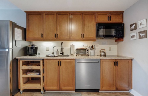 Vernon Condo | Rustic Chic Stays - Walk to Mountain Creek Resort - Waterpark OPEN DAILY!