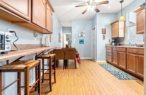 Arabi Apartment | SAFE 1BR entire apt/30 day+ rental/fenced pets ok