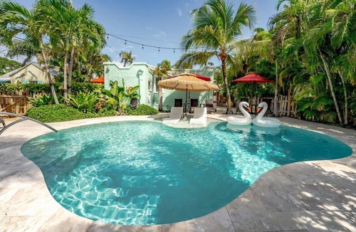Grandview Heights Condo | Savannah Apartment a Cozy Apartment Retreat Htd Pool and BBQ