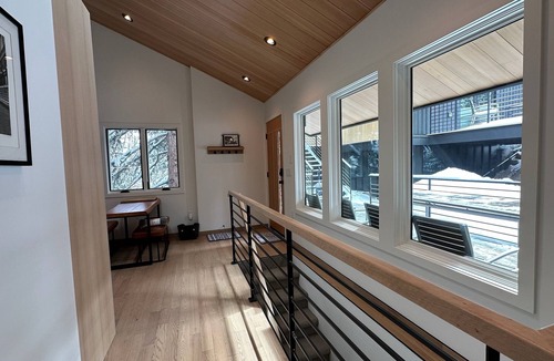 Vail Ski Chalet | Scandinavian 2BR Cozy Retreat,Steps to Shuttle, 12 Min to Vail Village