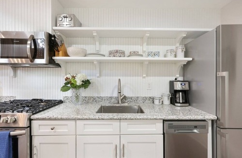 Faubourg Livaudais Apartment | Secluded 1886 Garden District Carriage House