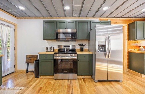Clarkesville Cabin | Secluded Mountain Cabin on 8 Private Acres w/Deck, Fire Table & Fast WiFi
