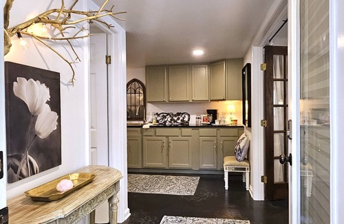 Broadmoor Apartment | Secret Garden: Close to all New Orleans top attractions