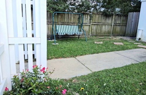 Broadmoor Apartment | Secret Garden: Close to all New Orleans top attractions