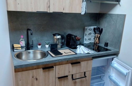 Plan-d'Orgon Apartment | Self-contained gîte for 2 people, with kitchen, close to the greenways.