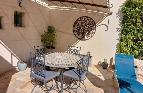 Plan-d'Orgon Apartment | Self-contained gîte for 2 people, with kitchen, close to the greenways.