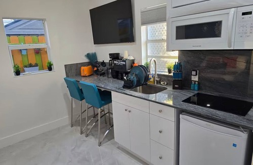 Liberty City House | Separate Guesthouse-Private Bathroom-Full Kitchen-Free Parking-AC-Center of Mia.