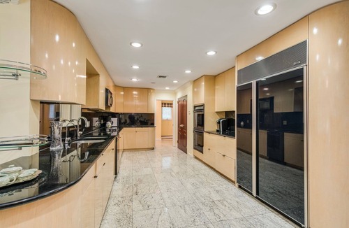 Old Westbury Villa | Serene Haven: Stunning Yard, Pool, and Views