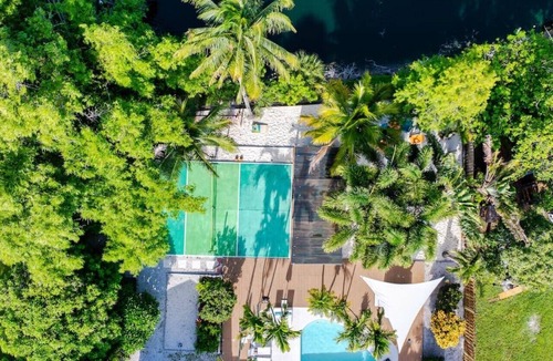 Lake Clarke Shores Villa | Serenity Stays ~ Waterfront, Pickleball, Hot Tb, Cinema, Sauna, Pool