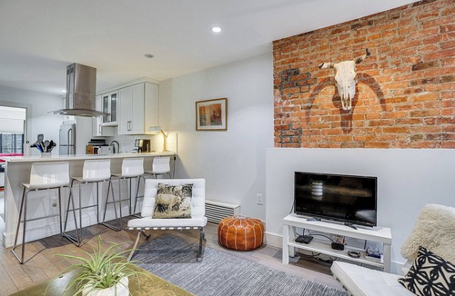 Ocean Hill House | Shared Yard Space! Garden-Level Unit in Bed-Stuy