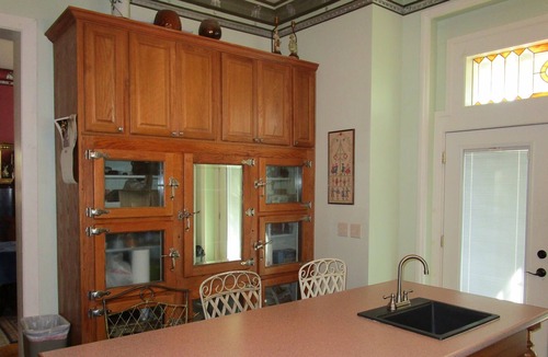 Davenport House | Sister Private Victorian Manor Sleeps 16-7 baths Reunions, Graduations, Weddings