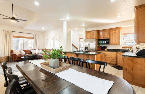 Bear Hollow Village House | Ski, Soak & Relax | Bear Hollow 6BR Retreat w/Sauna & Clubhouse Hot Tub