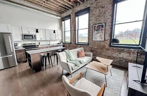 Newton Apartment | Sleepover | Modern 1BD/1BA Loft - Newton
