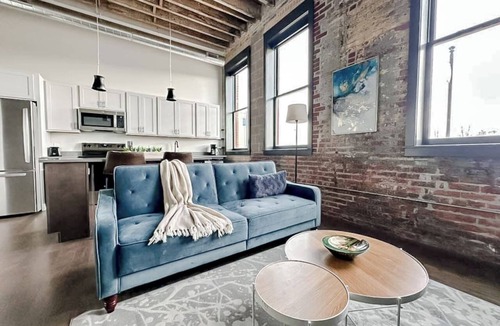 Newton Apartment | Sleepover | Stylish 1BD/1BA Loft - Newton