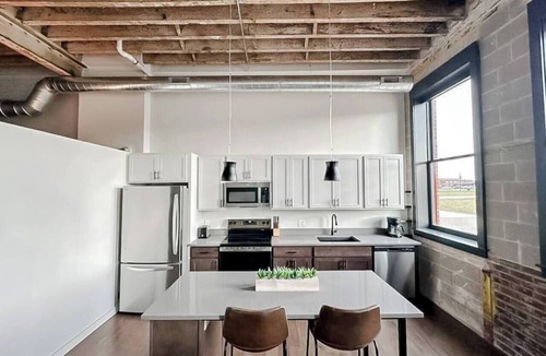 Newton Apartment | Sleepover | Stylish 1BD/1BA Loft - Newton