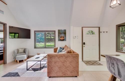 South Salem House | South Salem Vacation Rental w/Furnished Deck!