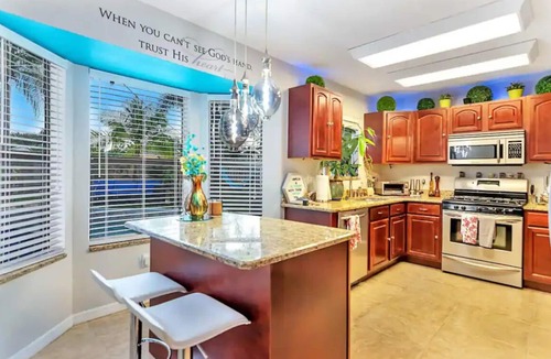 Tropic House | Space Coast Oasis Solar Heated Pool, Hot Tub, Movie Theater & Aquarium