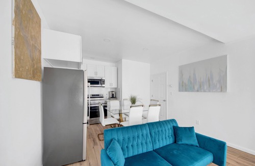 Bryn Mawr House | Spacious 2 Bedroom Home/Parking Included/Near NYC